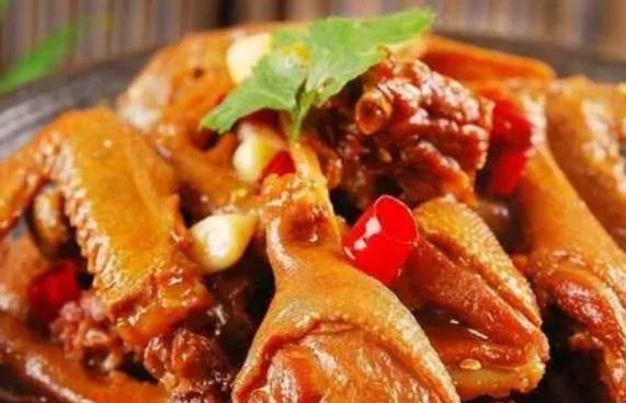 红烧鹅|老人身体不抗冻受凉容易感冒,多吃滋补菜,补虚御寒预防感冒