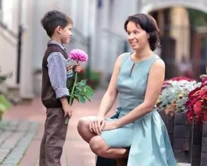 妈妈|“妈妈,你能不能别上班?”2种错误回答,正在毁掉孩子的格局