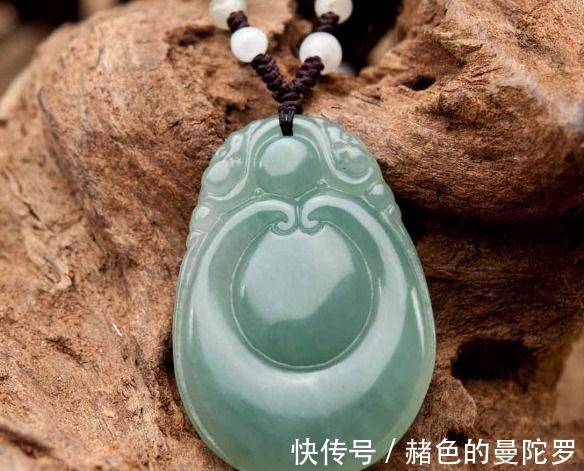 甜蜜蜜@翡翠如意都有哪些款式,适合什么人去佩戴,这些你都知道吗!