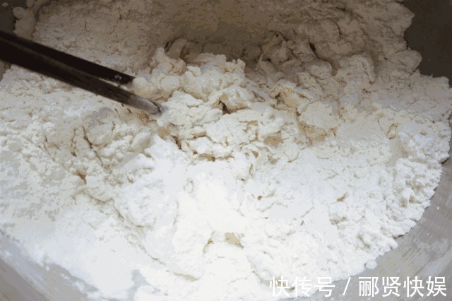 蒸包子时不要直接上锅蒸!牢记3诀窍,包子暄软蓬松不塌陷
