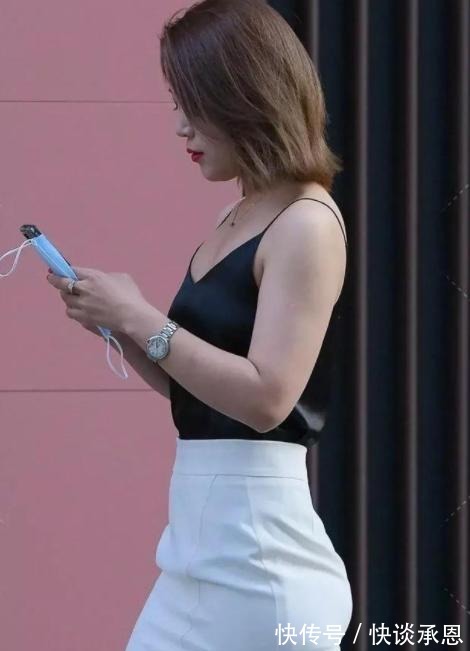 优雅|时尚黑白风穿搭,性感吊带搭包臀鱼尾裙,优雅又气质