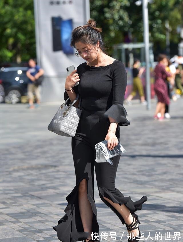 饱满感 街头美女的神奇穿搭,腿粗还要穿“瑜伽裤”,秀出不一样的美感!