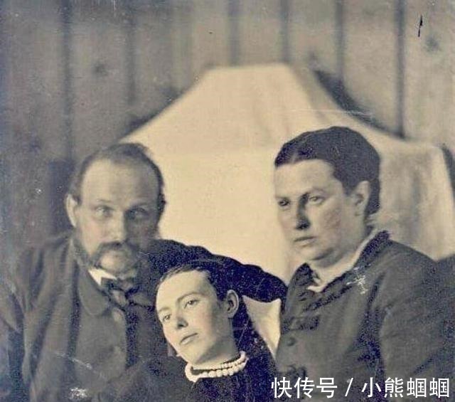 这19张老照片,似乎在某一瞬间,让人感到一丝诡异