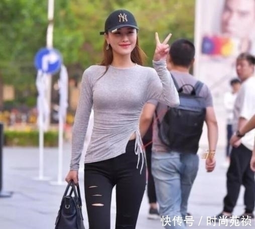 时尚 自信又时尚的小姐姐,打底裤的作用不容忽视,你是否感觉到了呢