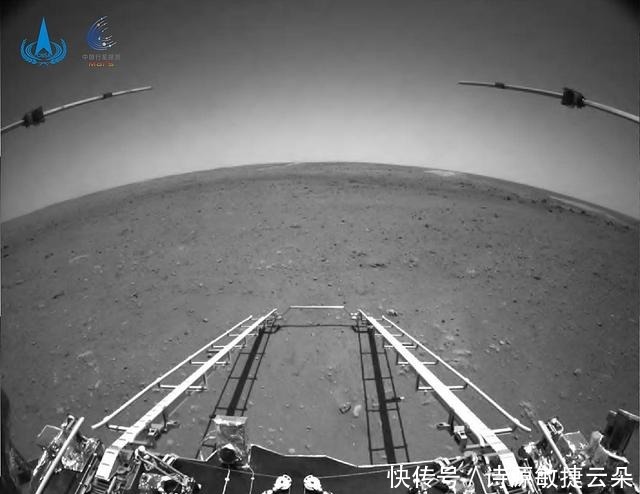 老美 我国首张火星表面照片来了!为何老美20分钟搞定,我们花了4天!