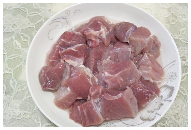 土豆炖肉,5步详细操作方法教给你,这样做香而不腻