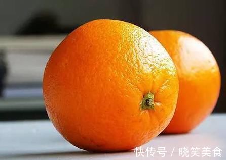 橙子怎么挑？记住买肚脐小的！学会几招小技巧，更容易买到甜的