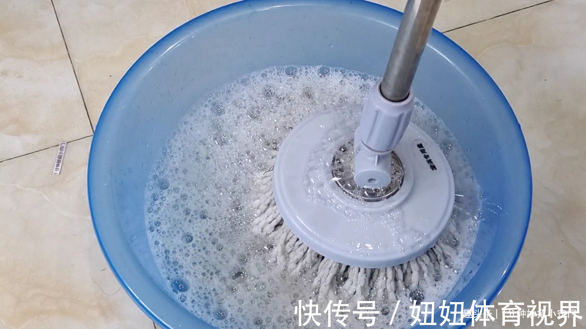 白醋|清水拖地等于白拖,在水里倒一点,拖完干净不落灰,方法太实用