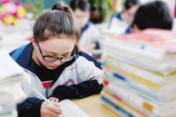 “学霸草稿纸”走红朋友圈，学生是否自律，看草稿纸就知道了