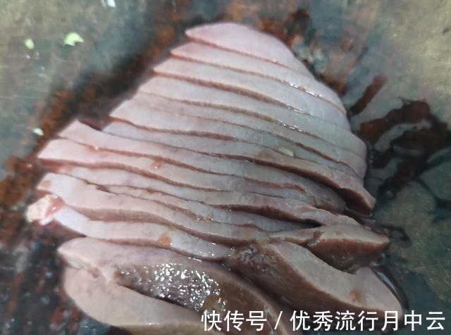 一块豆腐,两道菜,10元左右,小老百姓的小日子,就这么造!