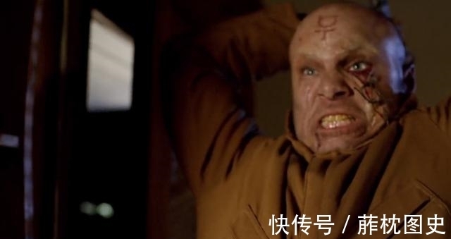 时尚杂志|外国真人秀复刻恐怖片！教你在丧尸吸血鬼杀人狂手下逃生