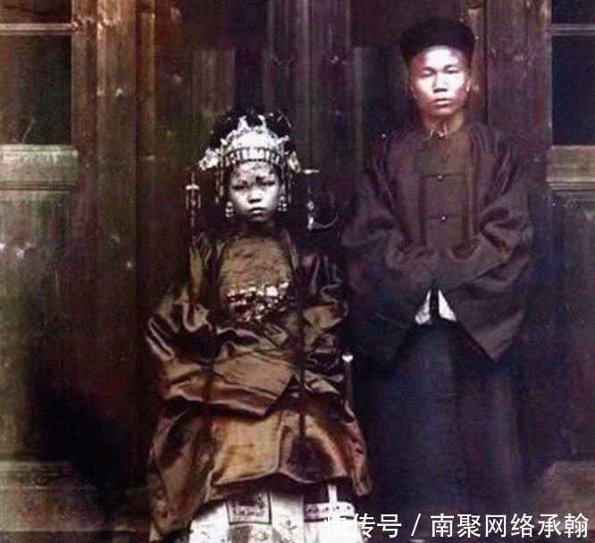 慈禧太后|清朝彩色老照片,慈禧太后荷花丛中体验当神仙,民间纸马惟妙惟肖