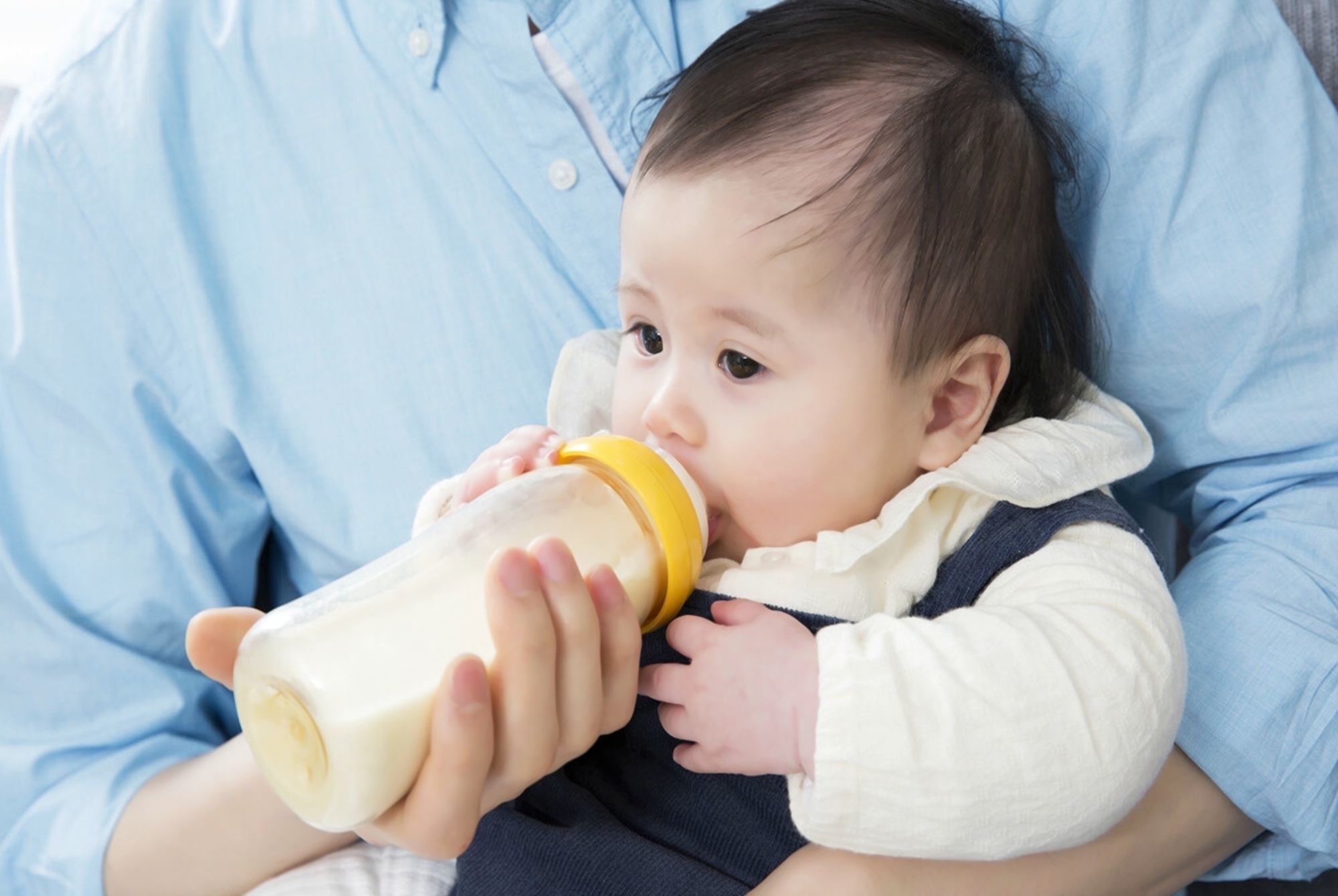 嘴唇|宝宝身体缺水后的这4种表现,暗示宝妈该抓紧补水,错过害娃不浅