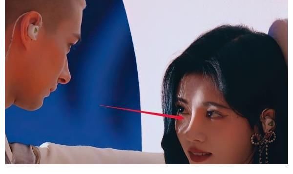 被大球砸到牙疼,宋雨琦卻慌張撫摸下巴,看清下巴形狀我明白了