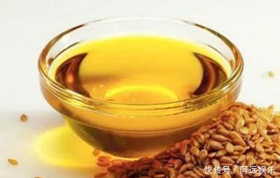 功效|艾治百病!艾叶烧完,灰别扔,收集起来,有你意想不到的神奇功效