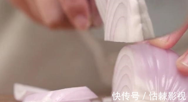 分享一款孩子爱吃的椰奶咖喱虾,风味浓郁,营养美味的育儿菜肴