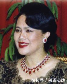 太后|苏提达戴上诗丽吉太后压箱底项链!比诗妮娜的更奢华,待遇大不同