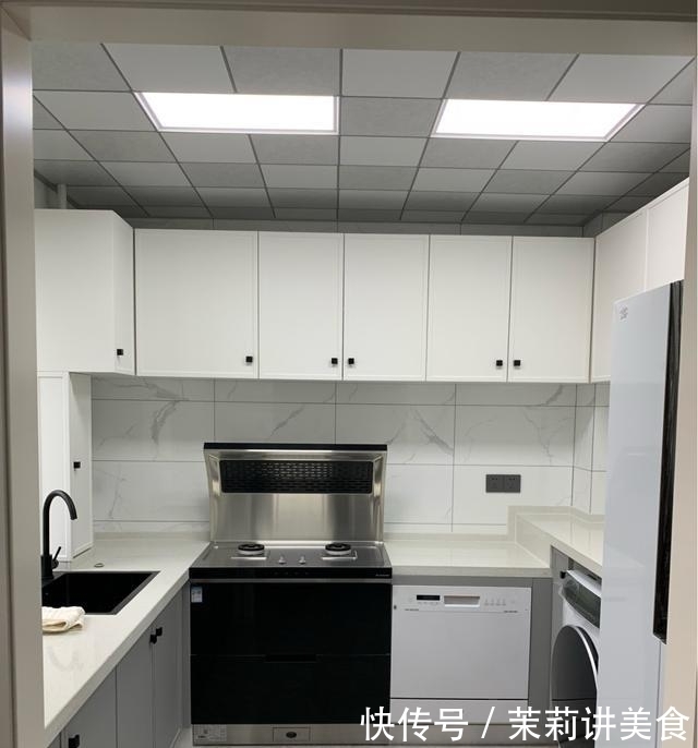 定制|新房装修完工，就差部分软装装饰，入户就被迷住了，宽敞又舒适