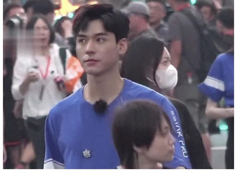 中餐廳|龔俊綜藝錄制生圖，無精修無美顏狀態(tài)真實，顏值讓人看傻眼