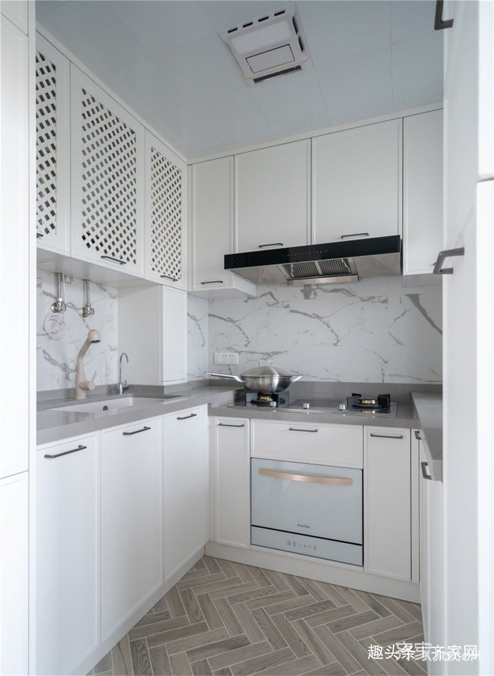 客餐厅|50㎡小户型,巧妙设计出1500+书籍的家!满足阅读需求!