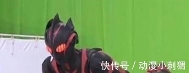 赛罗|女艺人不想演奥特曼,一不小心就暴露隐私,皮套里面要穿这个?