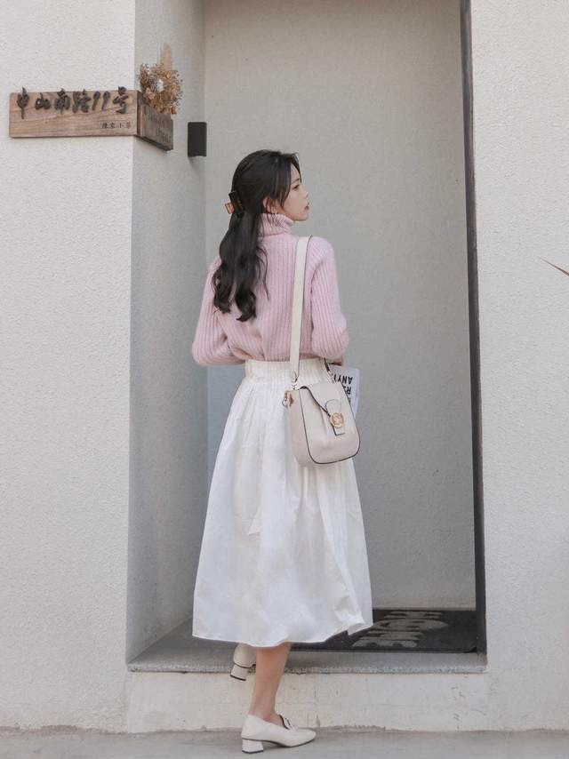 衬衫|半身裙在秋天依然风头不减,搭配泡泡袖衬衫,这才是“高级穿法”