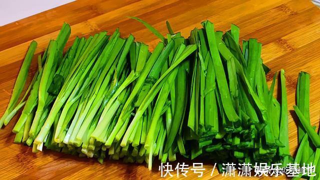 根部|买韭菜不是越粗越好，牢记“3买3不买”，过年包饺子别再买错了