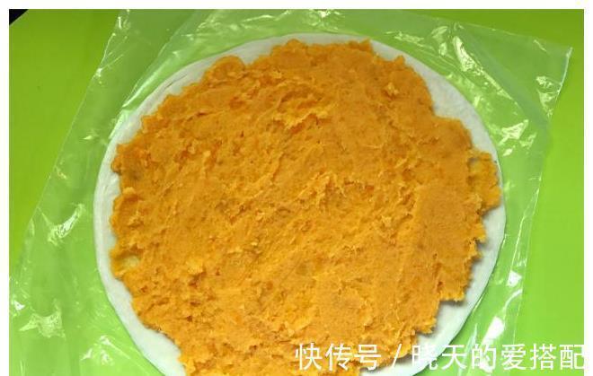 红薯新吃法，做成快手早餐饼，奶香十足，咬一口酥掉渣，真过瘾