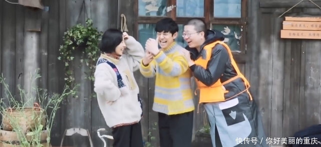 雪琴 蘑菇屋迎来“全能型”女嘉宾,徒手去鸡窝拿蛋,木匠活也很溜