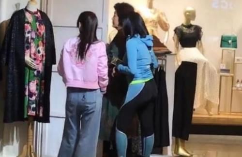 妈妈|初中女孩早恋,妈妈拉着孩子去买了件衣服,孩子乖乖分手