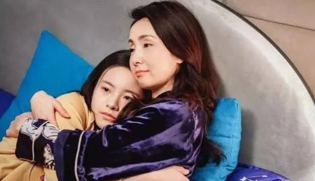 奶奶|3岁女儿独睡2米大床,却总抱怨“很挤”,妈妈看监控后手心出汗