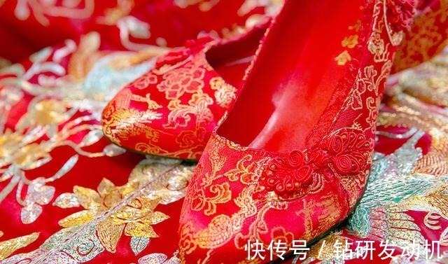 双婚鞋 炫目耀眼,高贵又优雅,那些值得精挑细选的婚鞋!