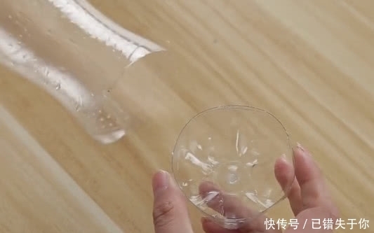 下水道容易被头发堵塞,教您成本花不了1毛钱,头发杂物都带走