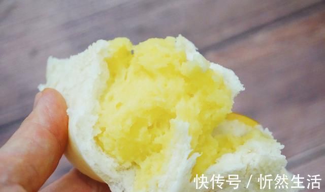 巨可爱的猪猪奶黄包，馅多超满足，闺女点100个赞