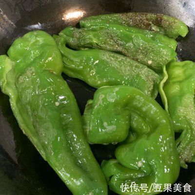 豆豉|超级下饭的糖醋虎皮青椒这么做，吃前一定备足饭