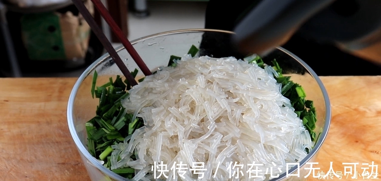 面片|韭菜盒子最好吃的做法，开水一烫，做出来薄皮大馅，太香了