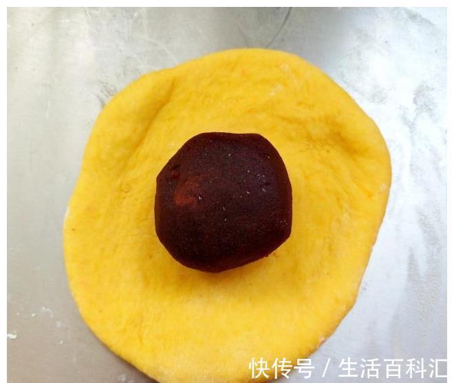 南瓜豆沙包|松软绵甜的南瓜豆沙包,好吃好看、低糖低油、老人孩子都爱吃