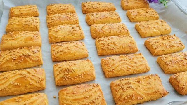 天冷易饿，总想吃点东西，用玉米面做小点心，粗粮细做好吃又营养