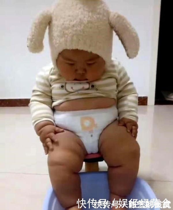 肥胖|胖墩宝宝泡脚走红,满身肉肉抢镜,网友成不了花朵成“多肉”啊