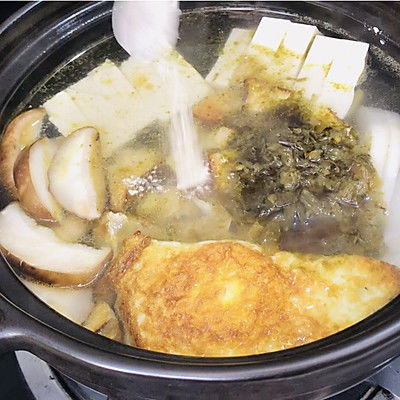 泡椒酸菜咸鱼煲