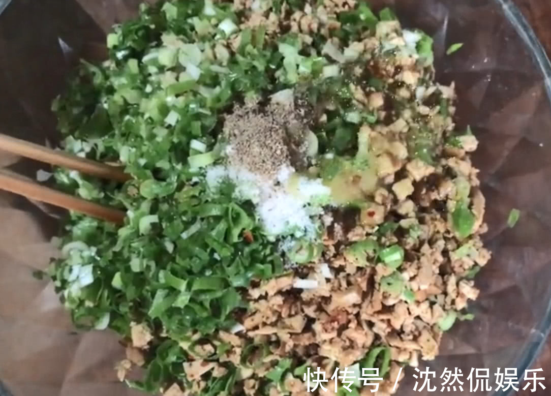 石头菜|农村路边长了一大片石头菜,大姐采一筐回家做包子,吃着比肉还鲜