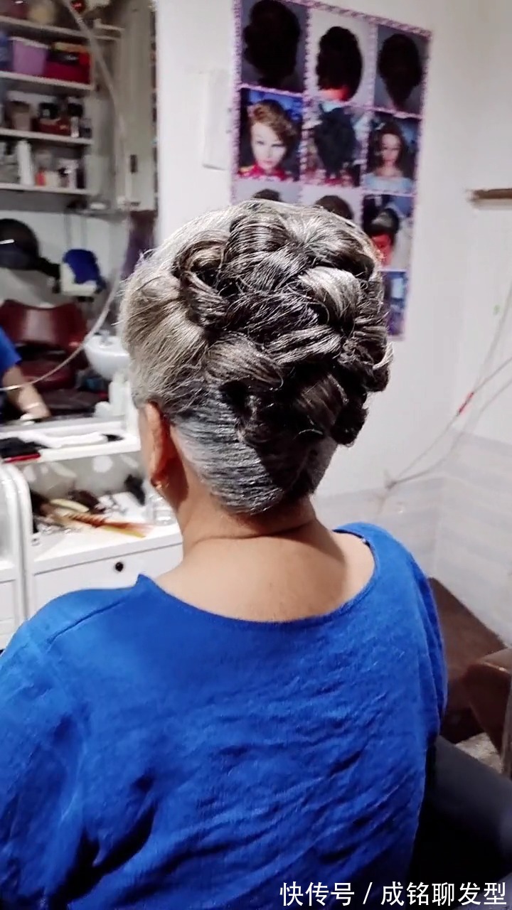 盘发|留长发的中老年人别再披头发了,装嫩又没气质,盘起来时髦又减龄
