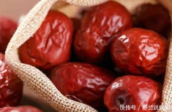 红枣与此物一起煮，女性常吃，睡眠好了，白发变黑发，皮肤更红润