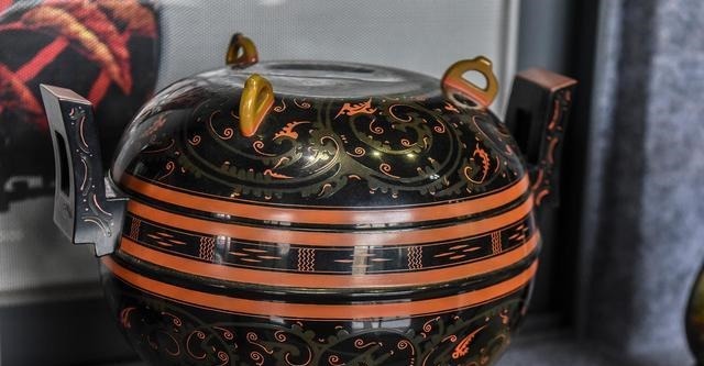 漆器的发展|这个地方曾因习俗烧掉不少古董,最终历经百年,收藏了件稀世之宝