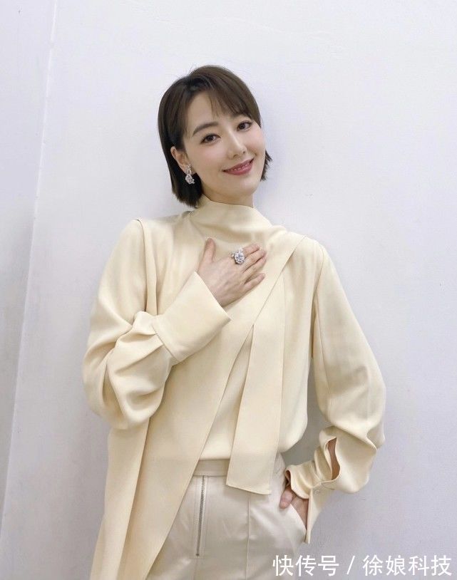 有气质|东方卫视“一姐”王冠,被东方卫视和央视力捧,有颜又有气质