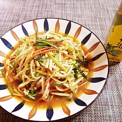 凉拌西葫芦丝