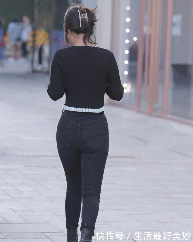 装扮 活力满满的打底裤装扮显得独特别致,美出了优雅感,经典时髦!