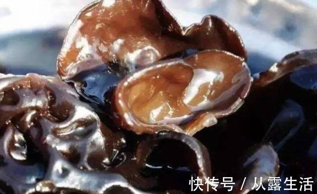 泡木耳|木耳不要只用水泡了，学会这个诀窍，一分钟泡发木耳又大又软