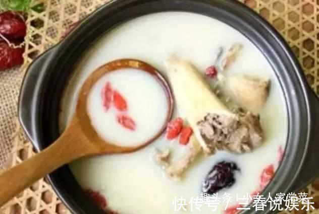 炖骨头汤不要再直接加水了，多加这步，汤白味浓，包你喝了还想喝