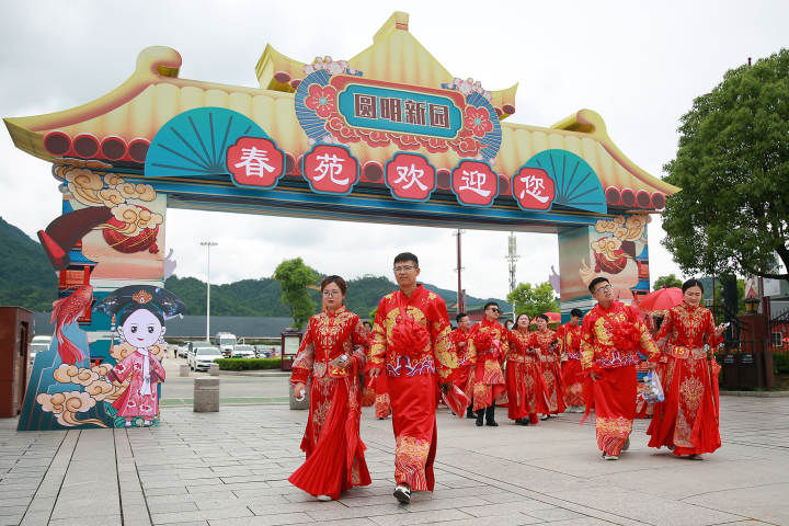 集体婚礼|百位新人办集体婚礼 践行婚俗新风